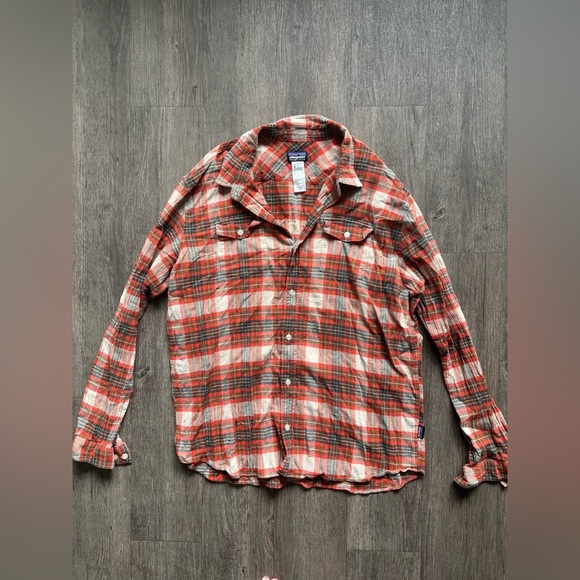 Patagonia Red and Green Plaid Casual Shirt - Picture 1 of 5